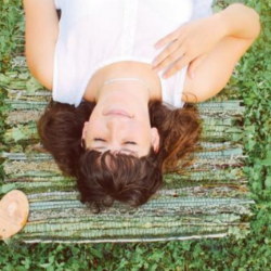 12. Zāļu paklāju audēja | Katrīna Valaine