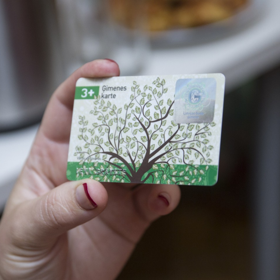 <p>Turpmāk "Goda ģimenes" apliecība būs pieejama digitālā formātā</p>