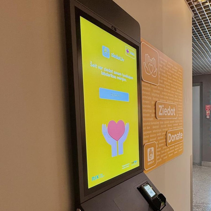 <p>Darbu sācis digitālais ziedojumu stends Rīgas lidostā</p>