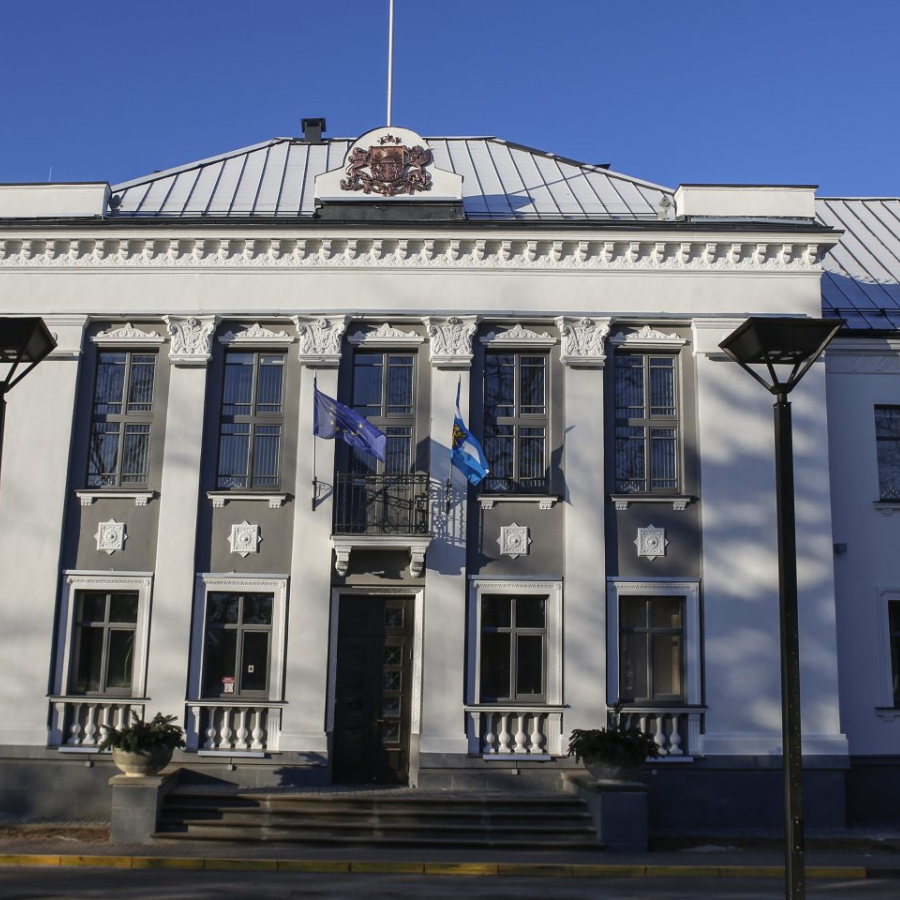 <p>Būs pieejams spriedums strīdā par Barta&scaron;eviča atstādinā&scaron;anu no Rēzeknes mēra amata</p>