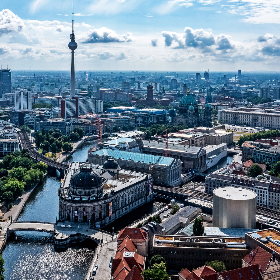 <p>Atsāksies Zelenska sarunas Berlīnē ar ASV pārstāvjiem</p>