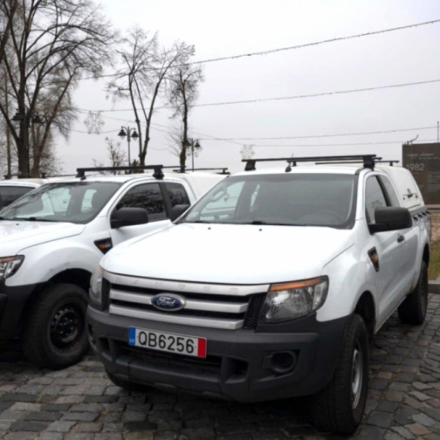 <p>Uz Ukrainu dosies vel 65 ziedoti transportlīdzekļi</p>