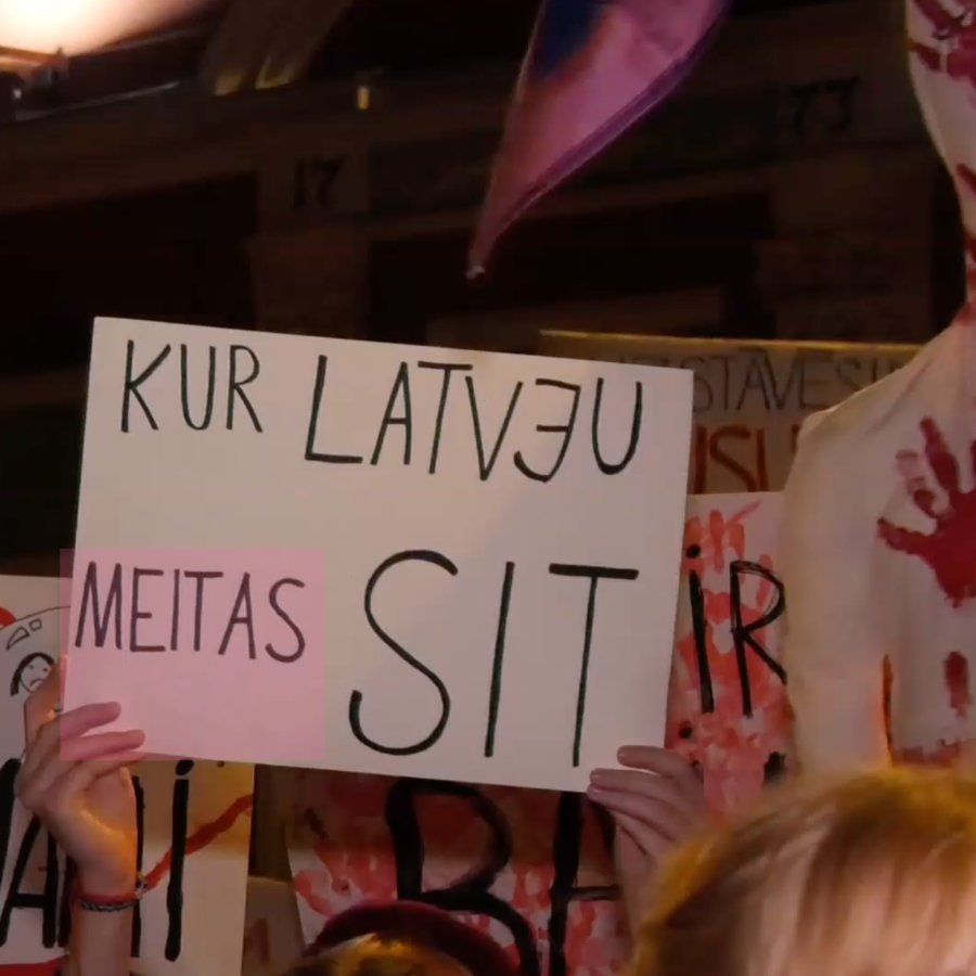 <p>Gaidāmi pla&scaron;i protesti pret Latvijas izstā&scaron;anos no Stambulas konvencijas</p>