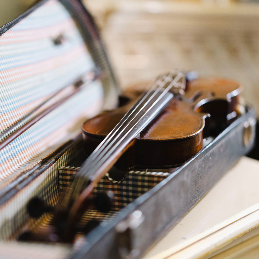 <p>Labdarības akcijā aicina ziedot instrumentus ukraiņu mūzikas skolām</p>