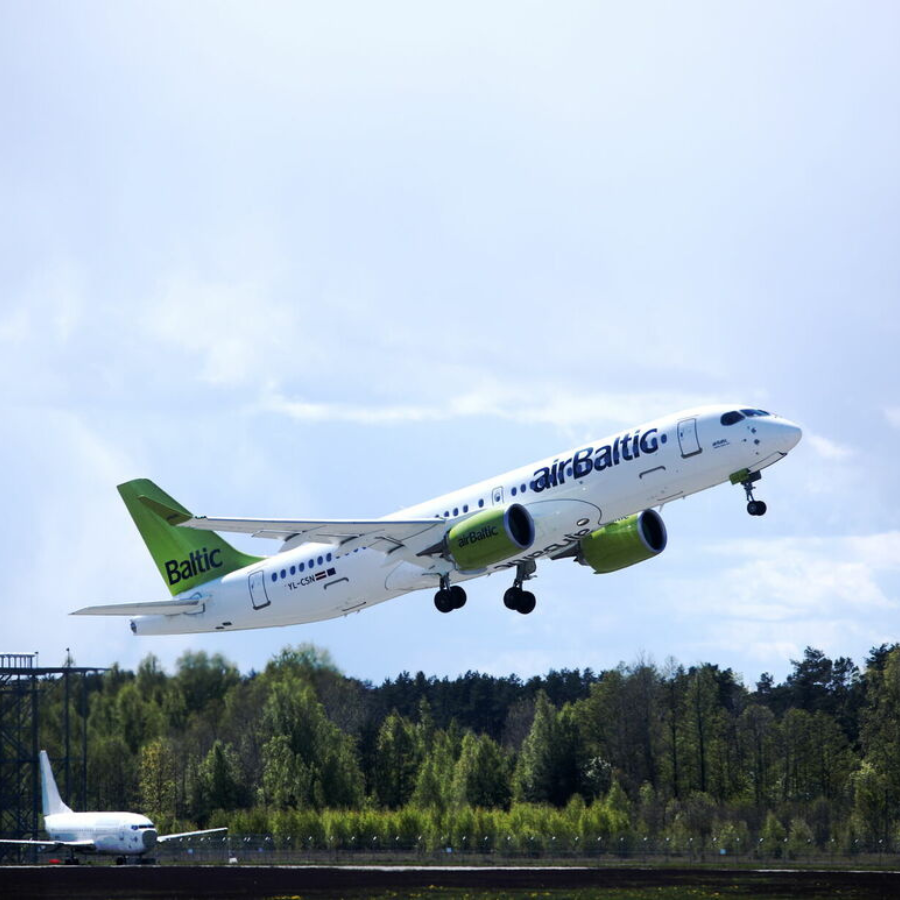 <p>Latvijas pilsētu vārdos nosauktas 16 "airBaltic" lidma&scaron;īnas</p>