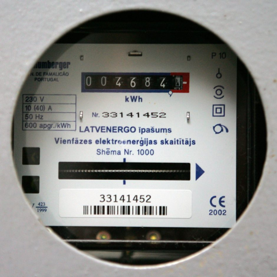 <p>Elektroenerģijas pārvades vidējais tarifs no janvāra samazināsies par 10%</p>