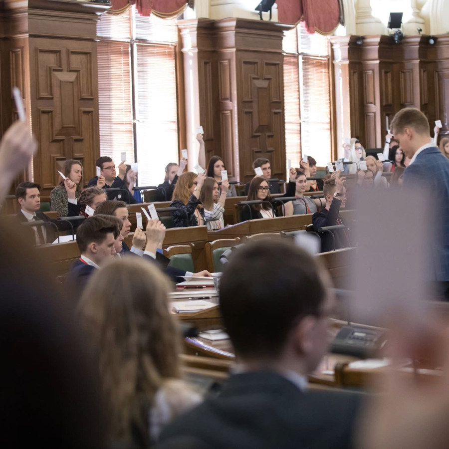<p>Parlamentā uz sēdi sanāks 13. Jaunie&scaron;u Saeima</p>