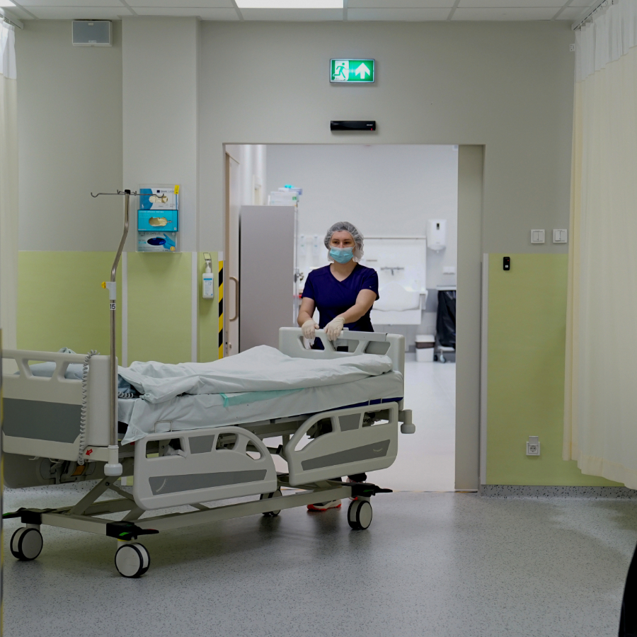 <p>Onkoloģijas centra pārbūves dēļ &scaron;odien uzsāks Gastroenteroloģijas nodaļas pārcel&scaron;anu</p>