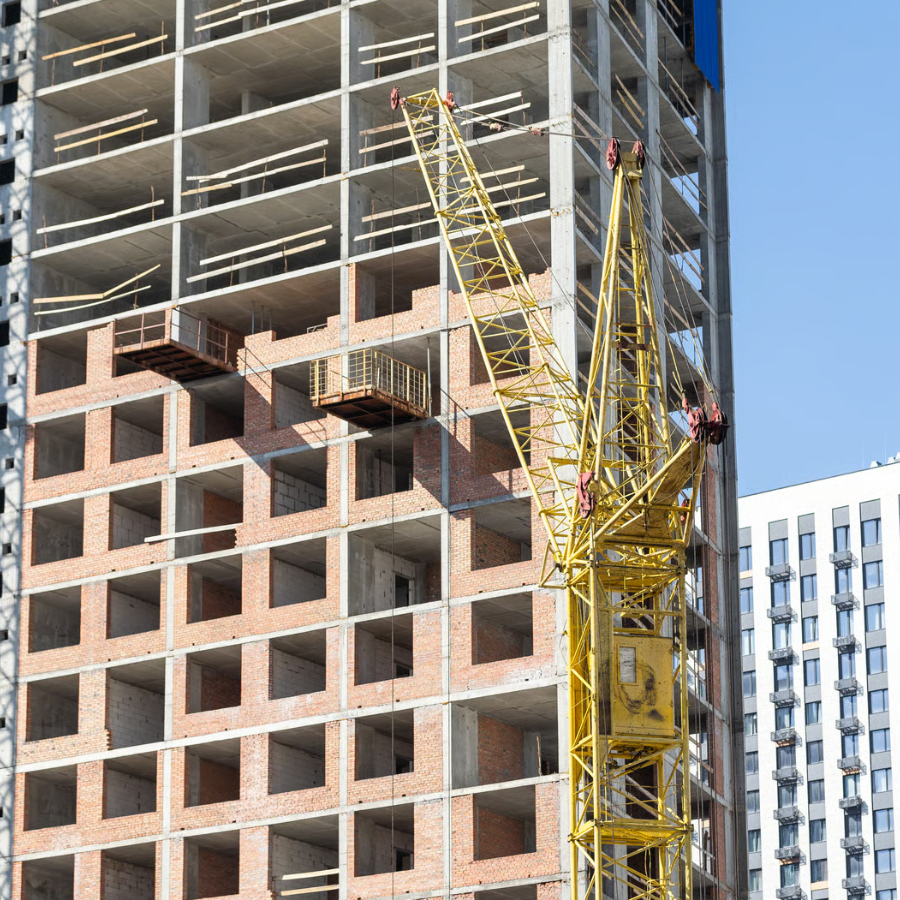 <p>Būvniecībā nodarbinātajiem par virsstundu darbu no augusta maksās 50% no algas</p>