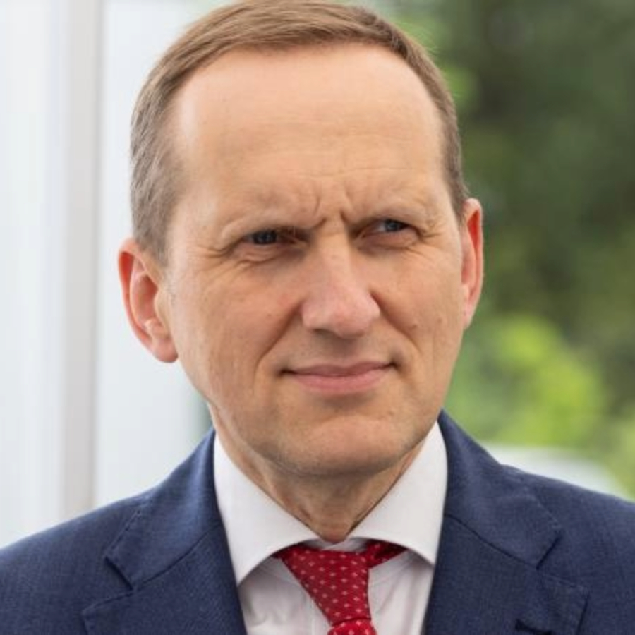 <p>No amata atkāpies Aizsardzības ministrijas valsts sekretārs Puriņ&scaron;</p>