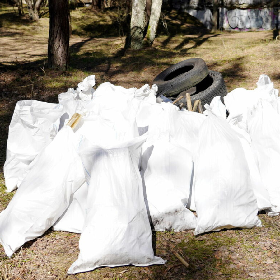 <p>Lielās talkas laikā Rīgā savākts vairāk nekā 60 tonnu atkritumu</p>