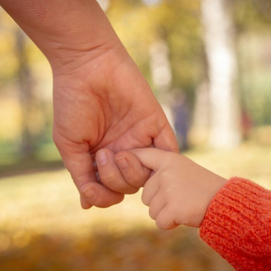 <p>Rīgas pa&scaron;valdība palielina pabalstus audžuģimenēm</p>