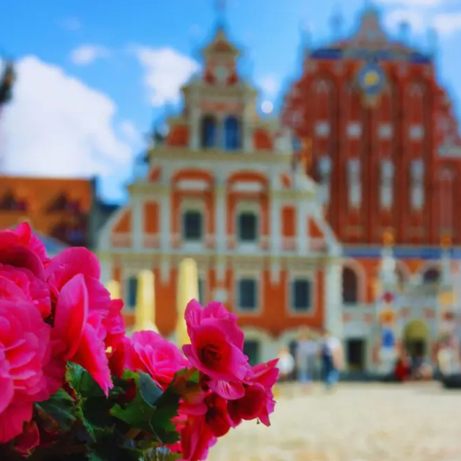 <p>Rīgā gaidāmi krā&scaron;ņi pavasara svētki</p>