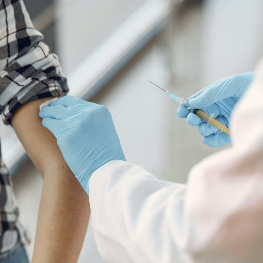 <p>SPKC: Iedzīvotāji aicināti pārbaudīt savu un savu bērnu vakcinācijas statusu</p>