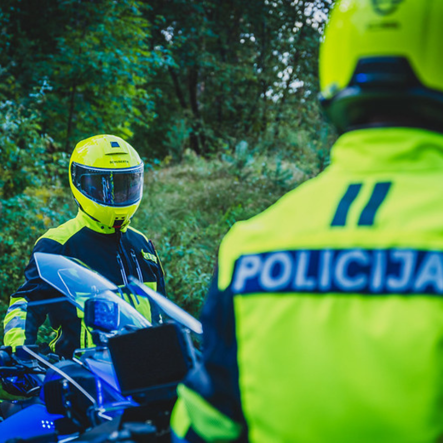 <p>Nākamnedēļ policija pastiprināti kontrolēs ātruma ievēro&scaron;anu</p>