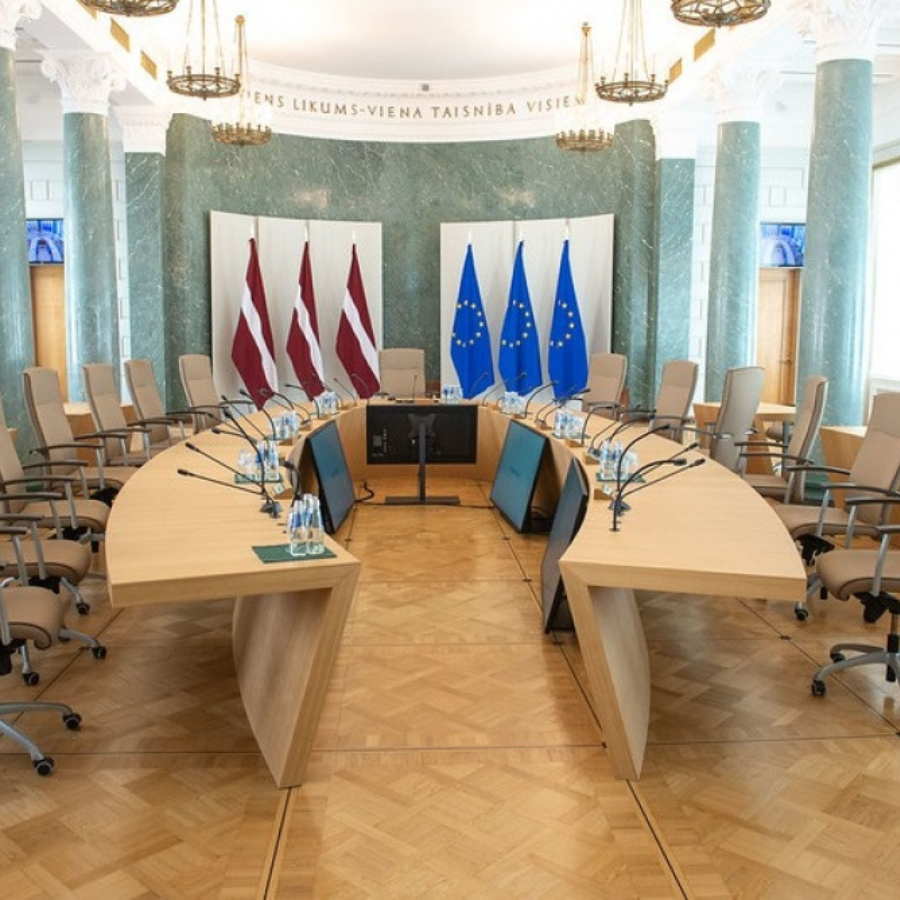 <p>Siliņa esot gatava koalīcijas izjuk&scaron;anai, lai nodro&scaron;inātu ZZS atbalstu "airBaltic" īstermiņa aizdevumam Saeimā</p>