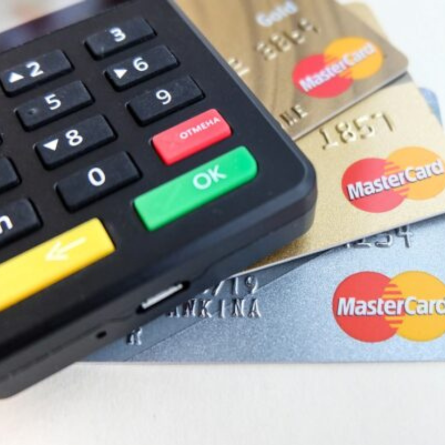 <p>Bezskaidrās naudas maksājumu īpatsvars Latvijā sasniedzis vēsturiski augstāko līmeni - 79%</p>