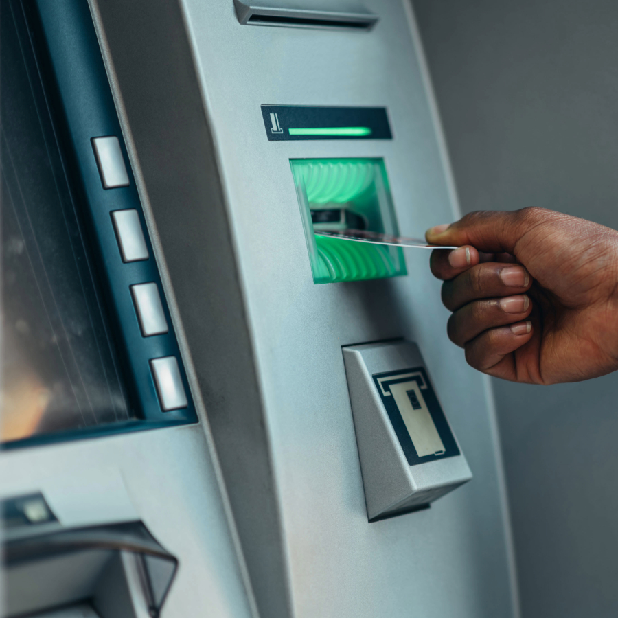 <p>Asociācija: Kritisko bankomātu atra&scaron;anās vietu īpa&scaron;niekiem būtu jānodro&scaron;ina elektroapgāde krīzē</p>