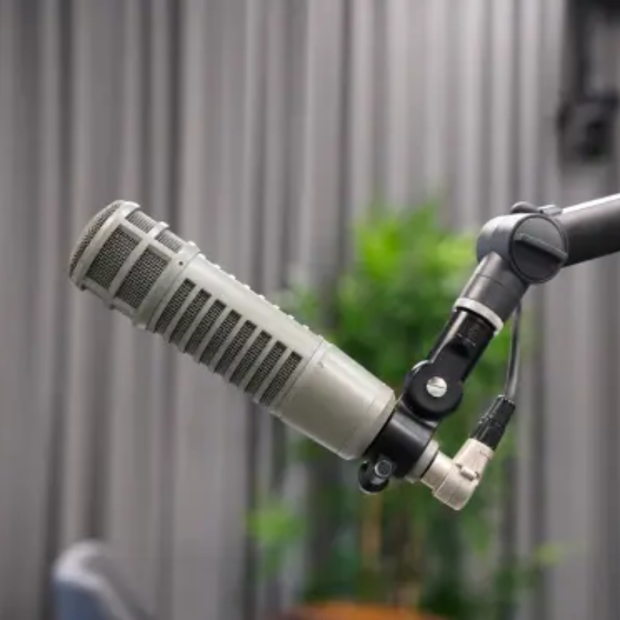 <p>Brīdina par riskiem un aicina atlikt likumprojektu par vienotajām radio mūzikas kvotām</p>