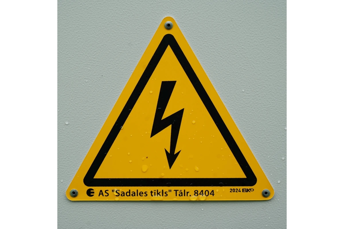 <p>Piecas dienas pēc vētras bez elektrības Latvijā vēl aptuveni 2500 klientu</p>