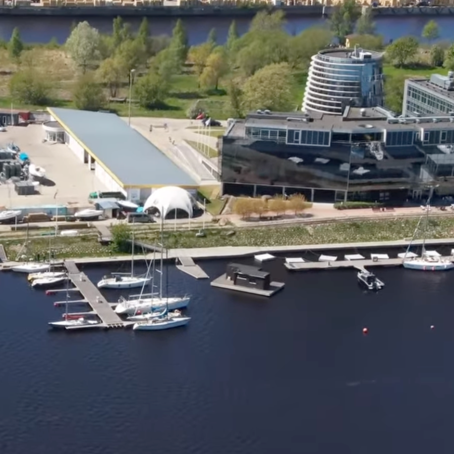 <p>Eksperts: Ūdens satiksmes attīstība Rīgā var veicināt arī burā&scaron;anas sporta izaugsmi</p>
