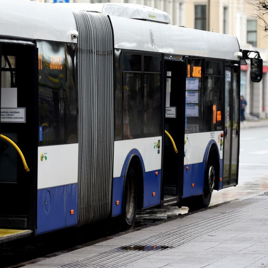 <p>Rīgas sabiedrisko transportu 1. septembrī varēs izmantot bez maksas</p>