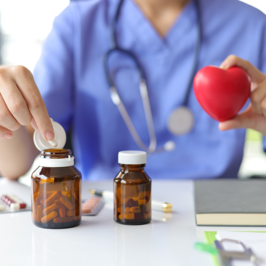 <p>Gada laikā pazeminājusies cena pirktākajām recep&scaron;u zālēm</p>