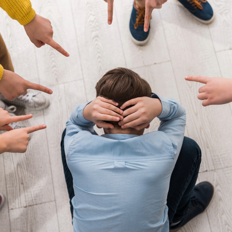 <p>Vardarbība skolās - no necenzētas leksikas un digitālas pazemo&scaron;anas līdz fiziskai agresijai</p>