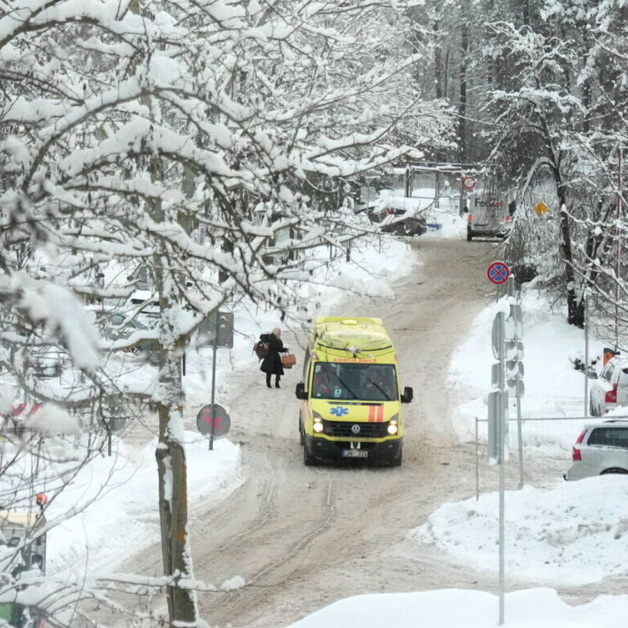 <p>NMPD diennaktī saņem se&scaron;us līdz septiņus izsaukumus saistībā ar ķermeņa atdzi&scaron;anu un apsaldējumiem</p>
