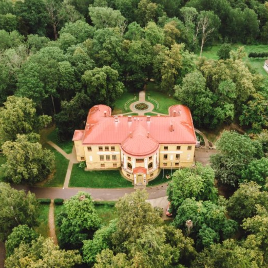<p>Vēsturiskās muižas - jauns biznesa potenciāls tūrismā</p>