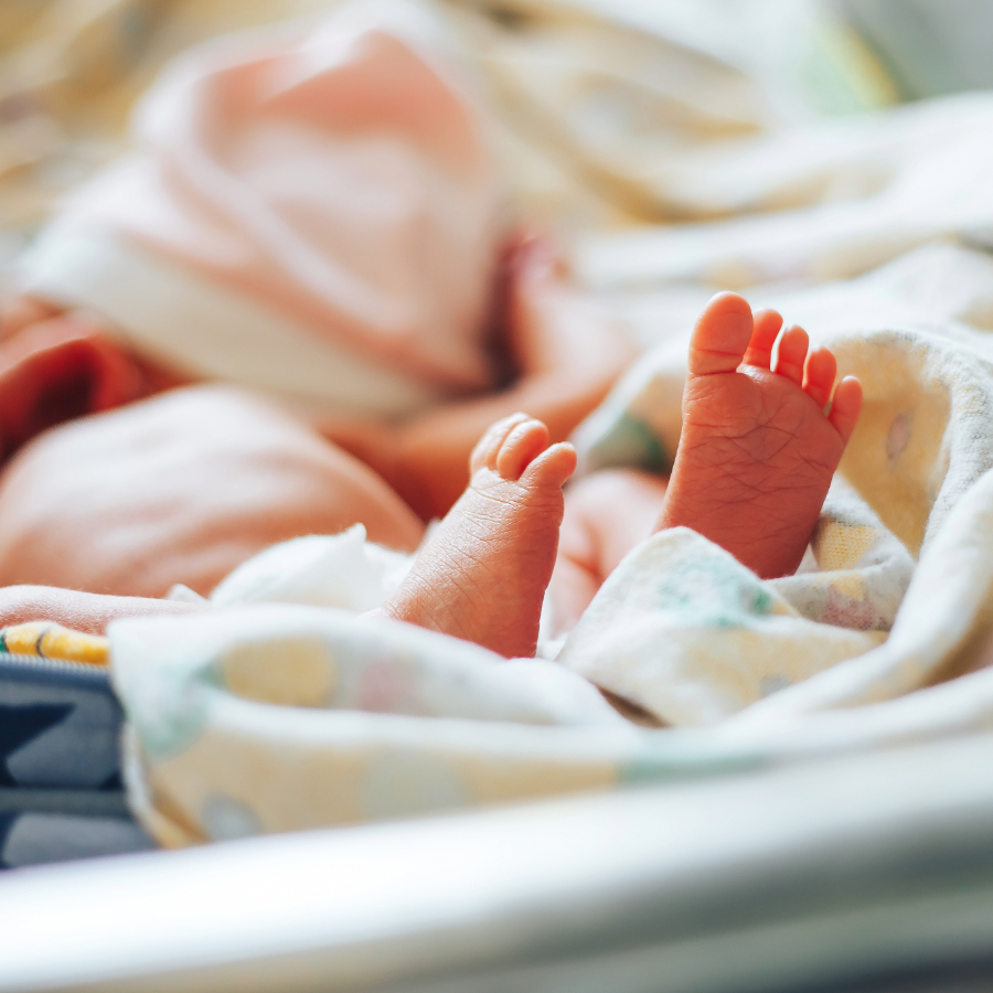 <p>Skaudrie demogrāfijas dati: Latvijā turpina sarukt dzimstība un laulību skaits</p>