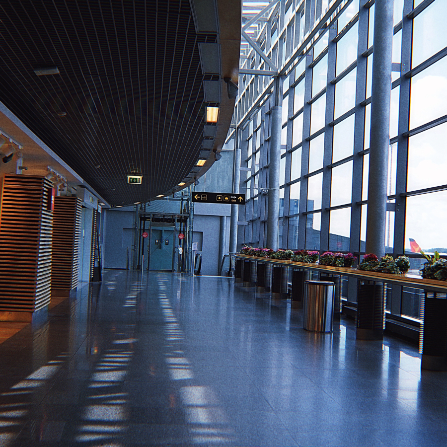 <p>Rīgas lidostā pērn pasažieri iegādāju&scaron;ies 63 taksometru vaučerus</p>