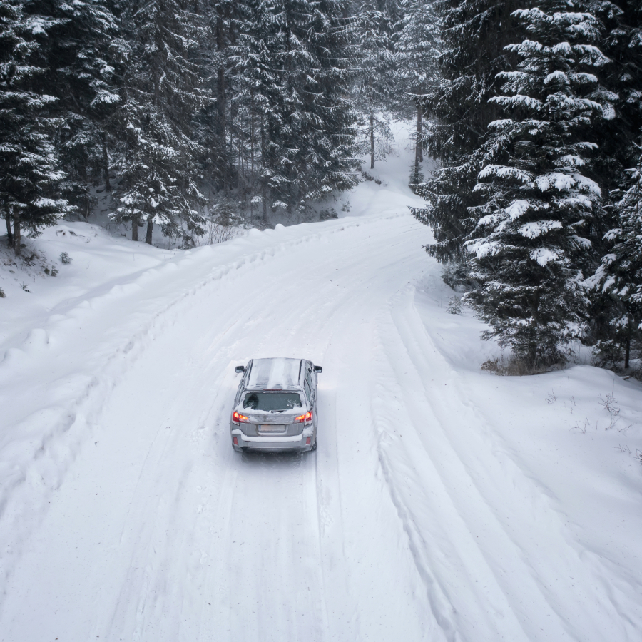 <p>Valsts policija brīdina: Apzināta sānslīde ceļu satiksmē nav izklaide</p>