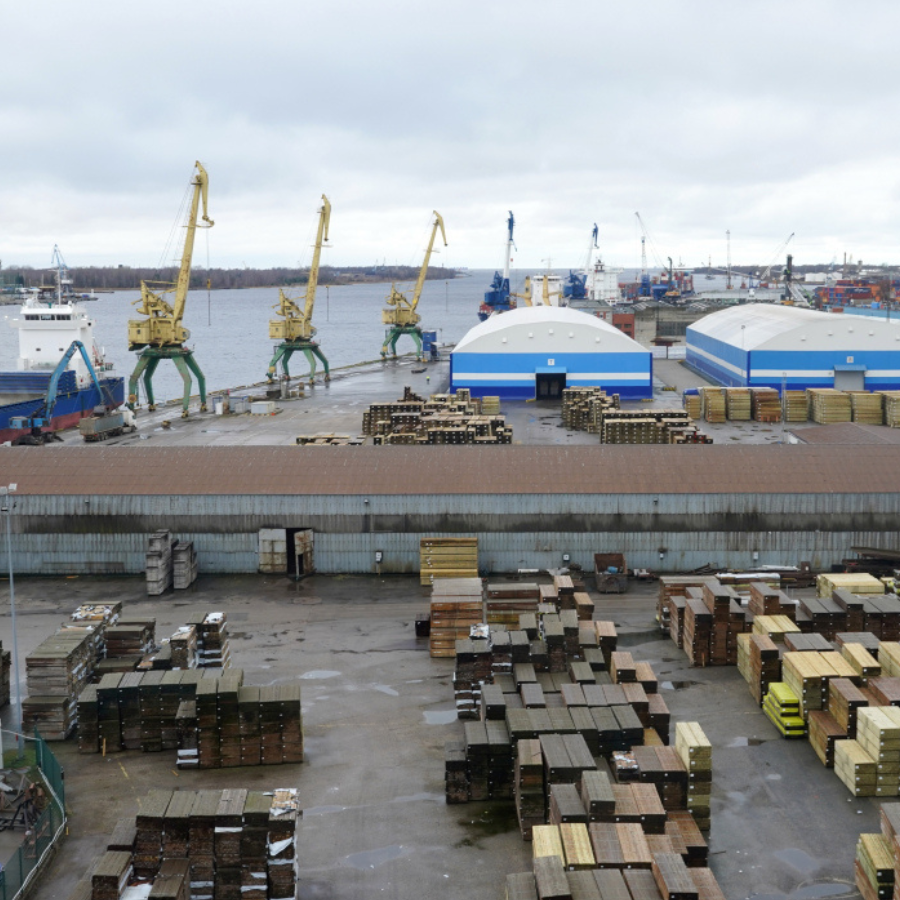 <p>Latvijas ostās pērn pārkrauts par 4,8% mazāk kravu</p>