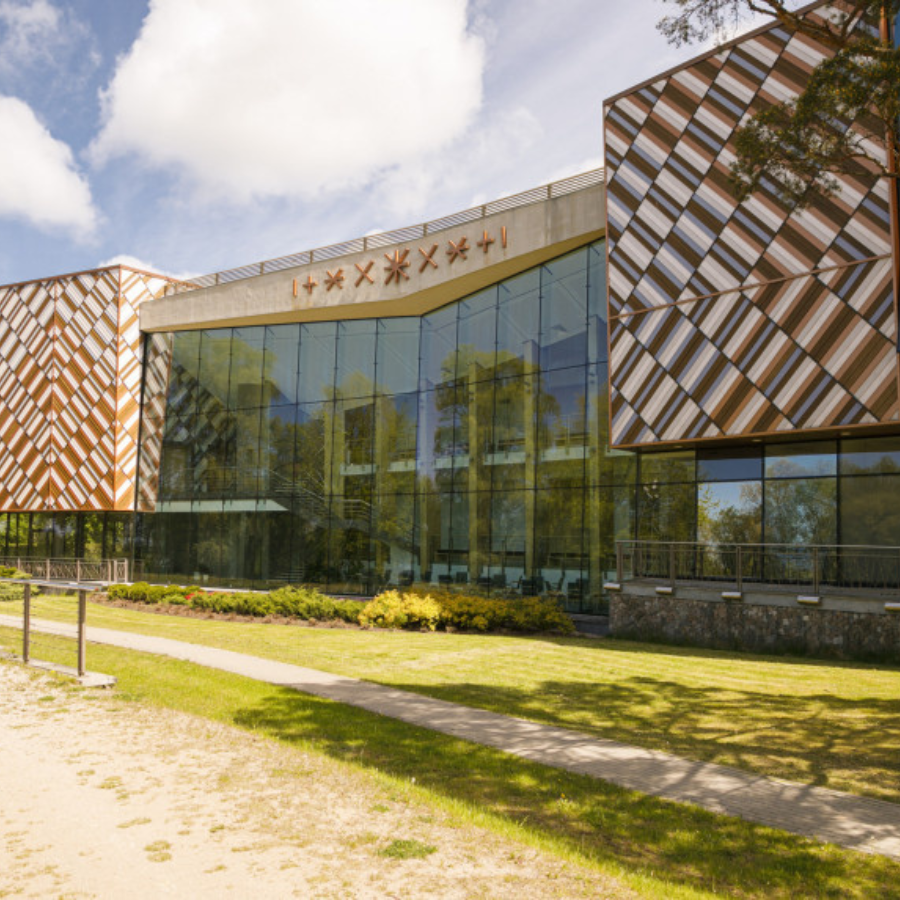 <p>Nepanākot vieno&scaron;anos par pa&scaron;valdības budžetu, Miķelsone atkāpjas no Ādažu mēres amata</p>