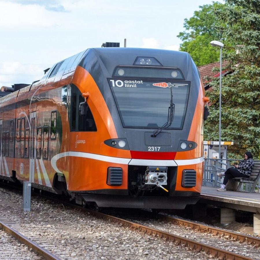 <p>Sāk kursēt vilciens mar&scaron;rutā Tallina-Tartu-Rīga</p>