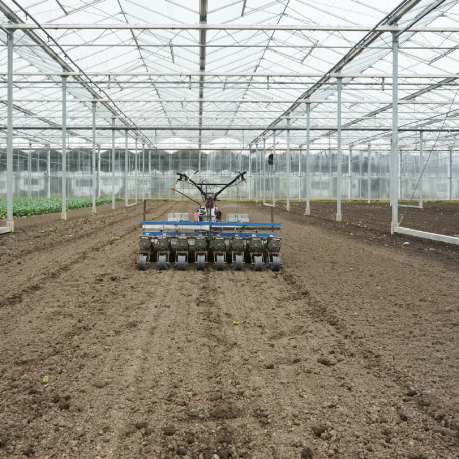 <p>Darbaspēka trūkumu lauksaimniecībā varētu mazināt robotizācija un remigrācija</p>