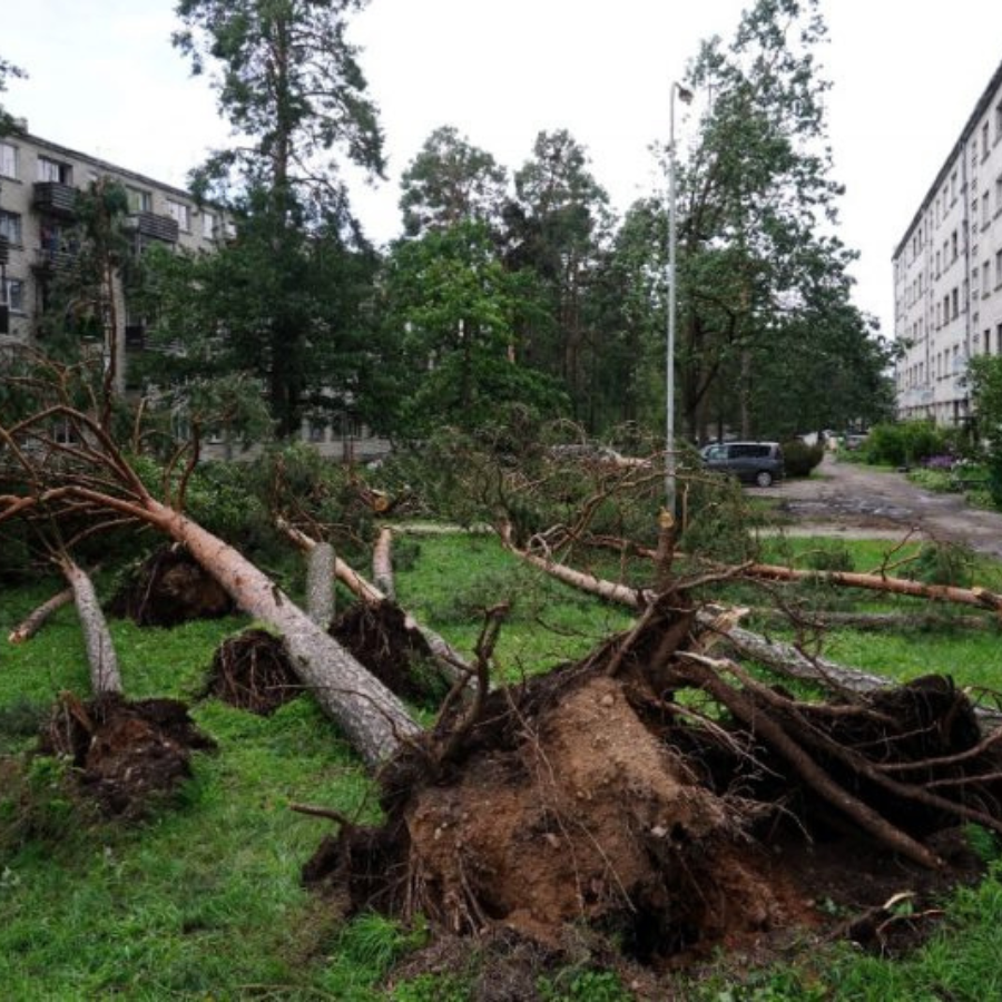 <p>Ceturtdienas pēcpusdienā un vakarā Latvijā, izņemot Kurzemi, iespējams posto&scaron;s pērkona negaiss</p>