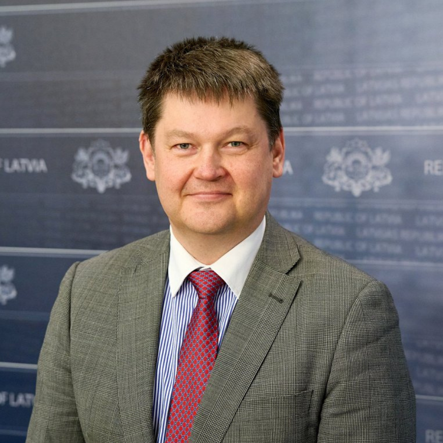 <p>Aizsardzības ministrijas valsts sekretārs būs Airis Rikveilis</p>