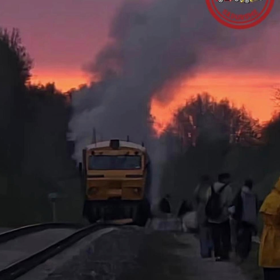 <p>Pie Daugavpils dedzis pasažieru dīzeļvilciens</p>
<p>&nbsp;</p>