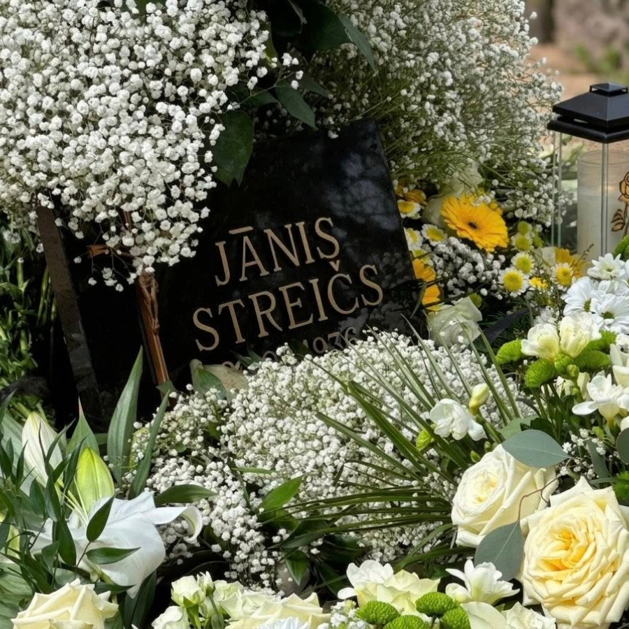 <p>Kinorežisors un scenārists Streičs apglabāts Petrausku kapos Preiļu novadā</p>