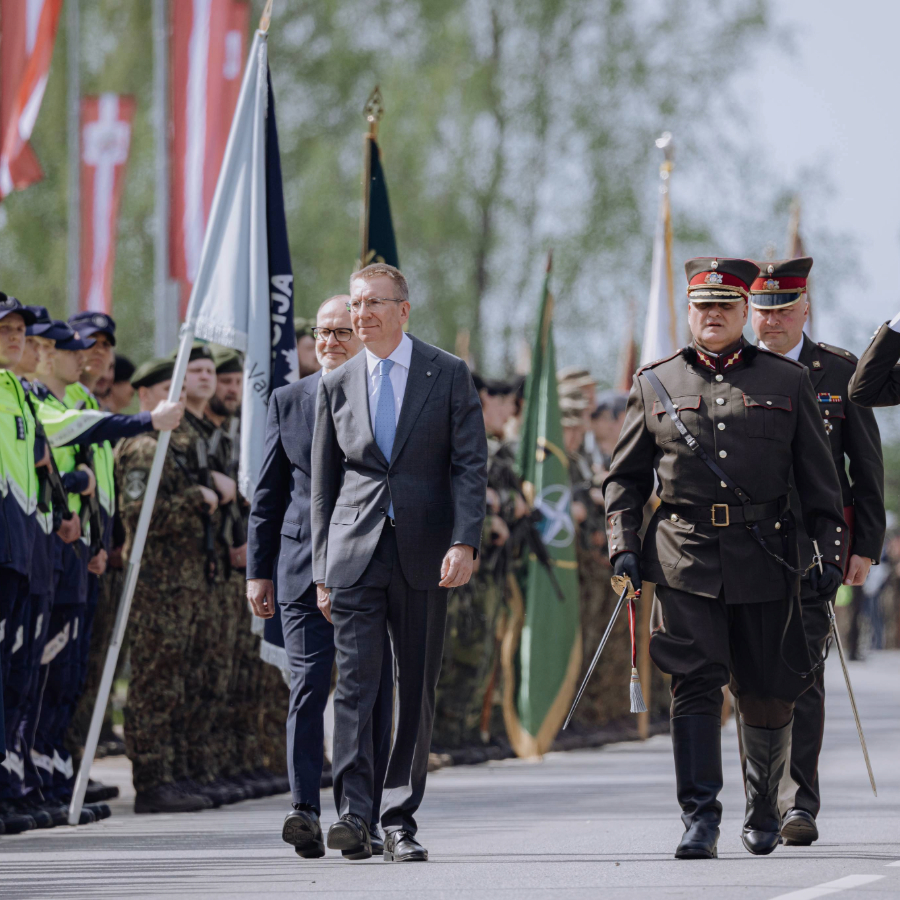 <p>Prezidents: Varētu būt īstais laiks profesionāļa virzī&scaron;anai uz aizsardzības ministra amatu</p>