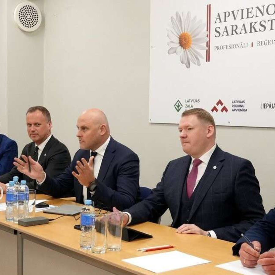 <p>Topo&scaron;ās koalīcijas partneri turpinās sarunas par darbu jaunajā valdībā</p>