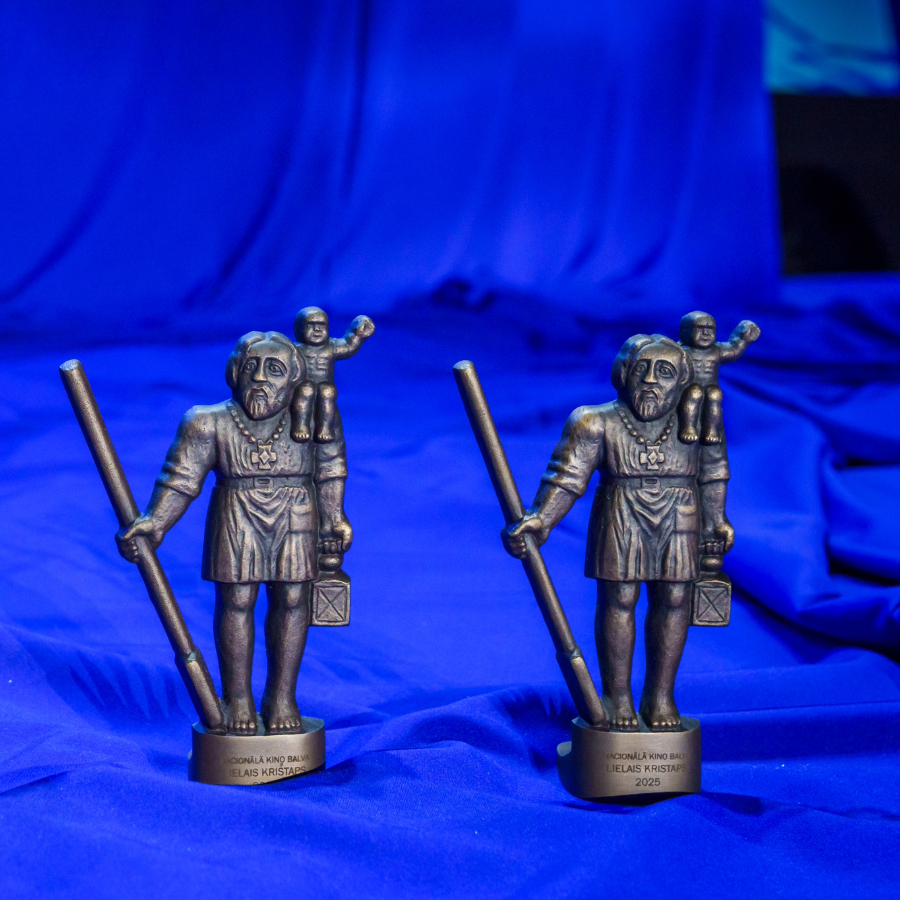 <p>Sadalīti Nacionālās kino balvas "Lielais Kristaps" apbalvojumi</p>