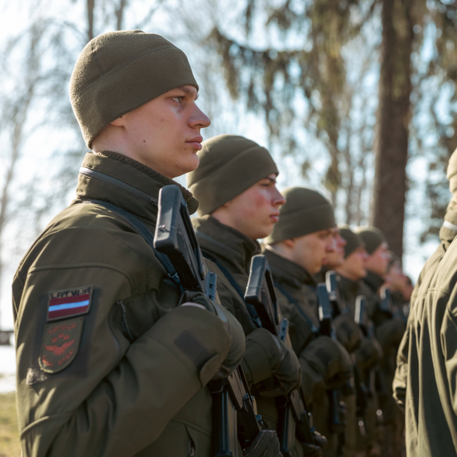 <p>Pastiprinātas intereses dēļ izsludina papildu pieteik&scaron;anos valsts aizsardzības dienesta jūlija iesaukumam</p>