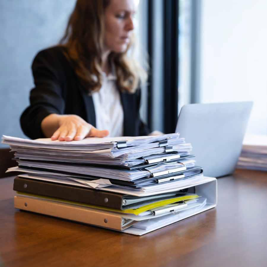 <p>Vāc parakstus, lai apturētu grozījumus virsstundu un svētku dienu piemaksu samazinā&scaron;anai</p>