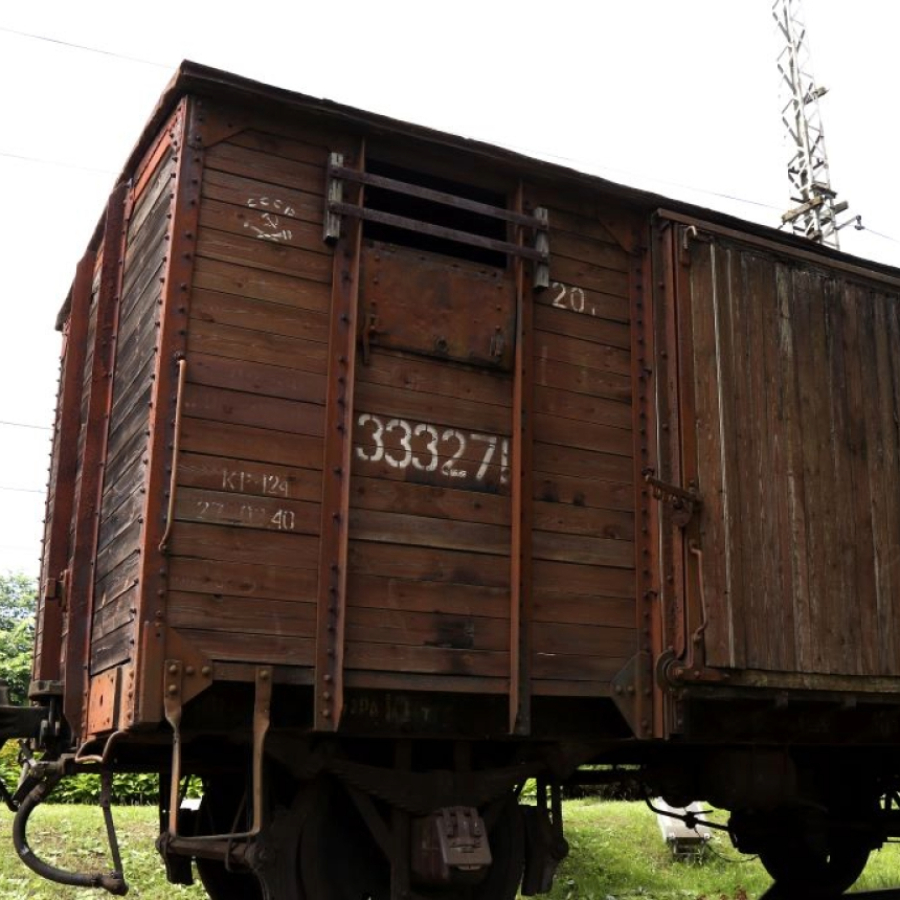 <p>Latvijā piemin Komunistiskā genocīda upurus</p>