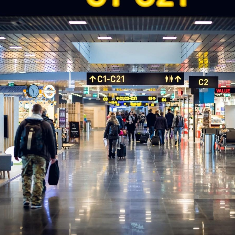 <p>Drīzumā uz lidostu varētu sākt kursēt nakts sabiedriskais transports</p>