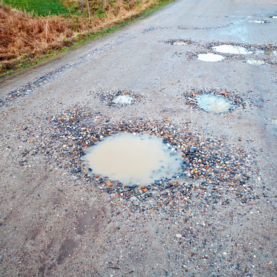 <p>&Scaron;ķīdoņa dēļ 204 grants autoceļu posmos ieviesti transporta masas ierobežojumi</p>