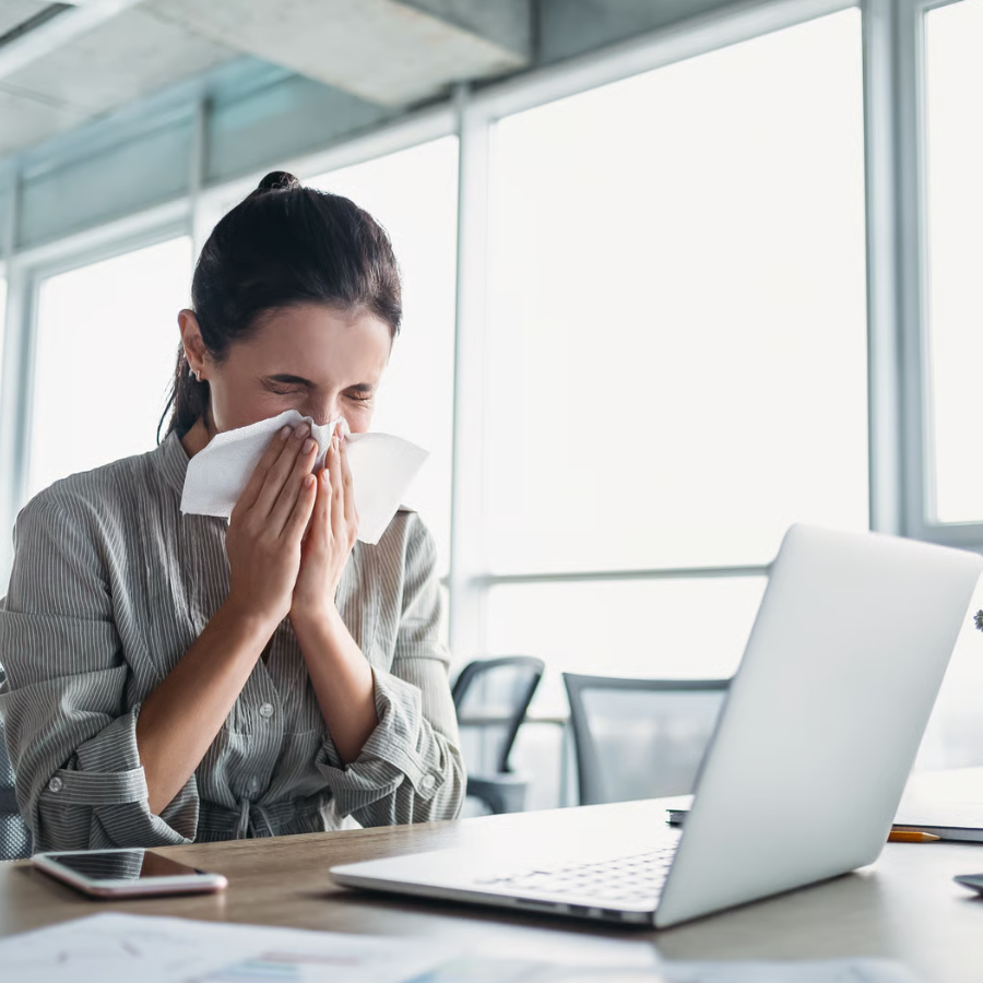 <p>Aptauja: Sarūk to cilvēku skaits, kuri bieži dodas uz darbu saslimu&scaron;i</p>